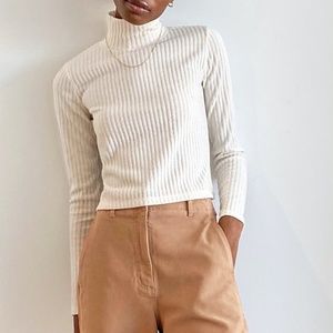 Wilfred Free TAMU sweater in black